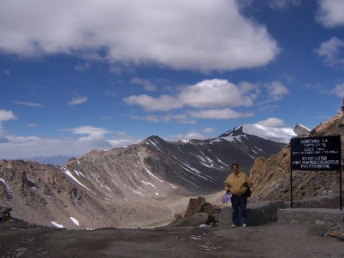Fa dos anys vaig anar al Himàlaia, al port del Kardung-La, a 5.604 m., en el Ladakh